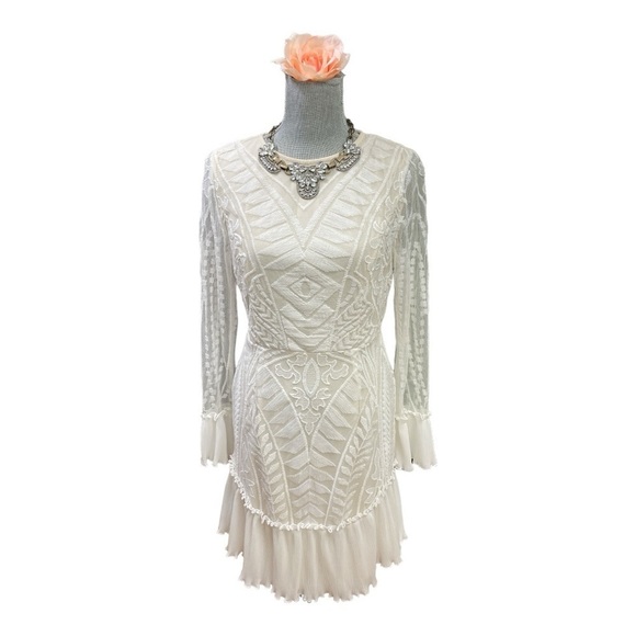 SIMPLEE LACE PLEATED
RUFFLE DRESS SIZE LARGE - Picture 2 of 11